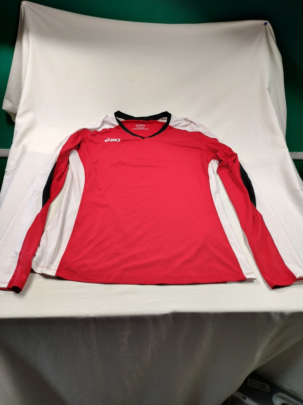 ASICS Men’s Red Long-Sleeve Athletic Shirt